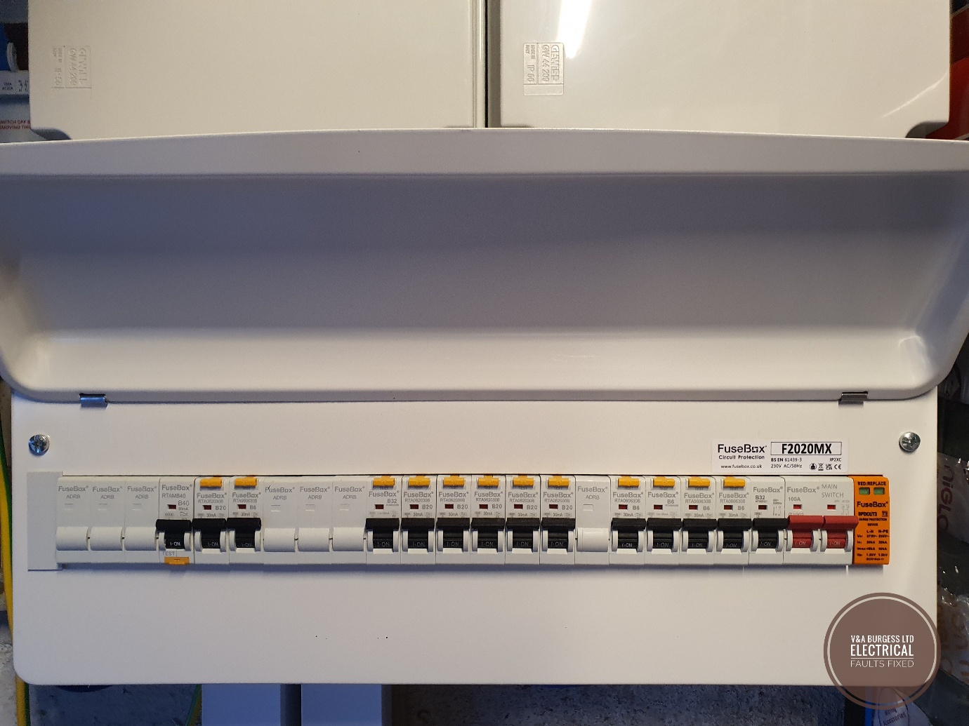 A close-up of a control panel

AI-generated content may be incorrect.