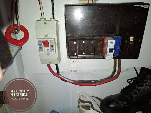 (Photo: An Old Outdated Fuse Wire Fuse Box)