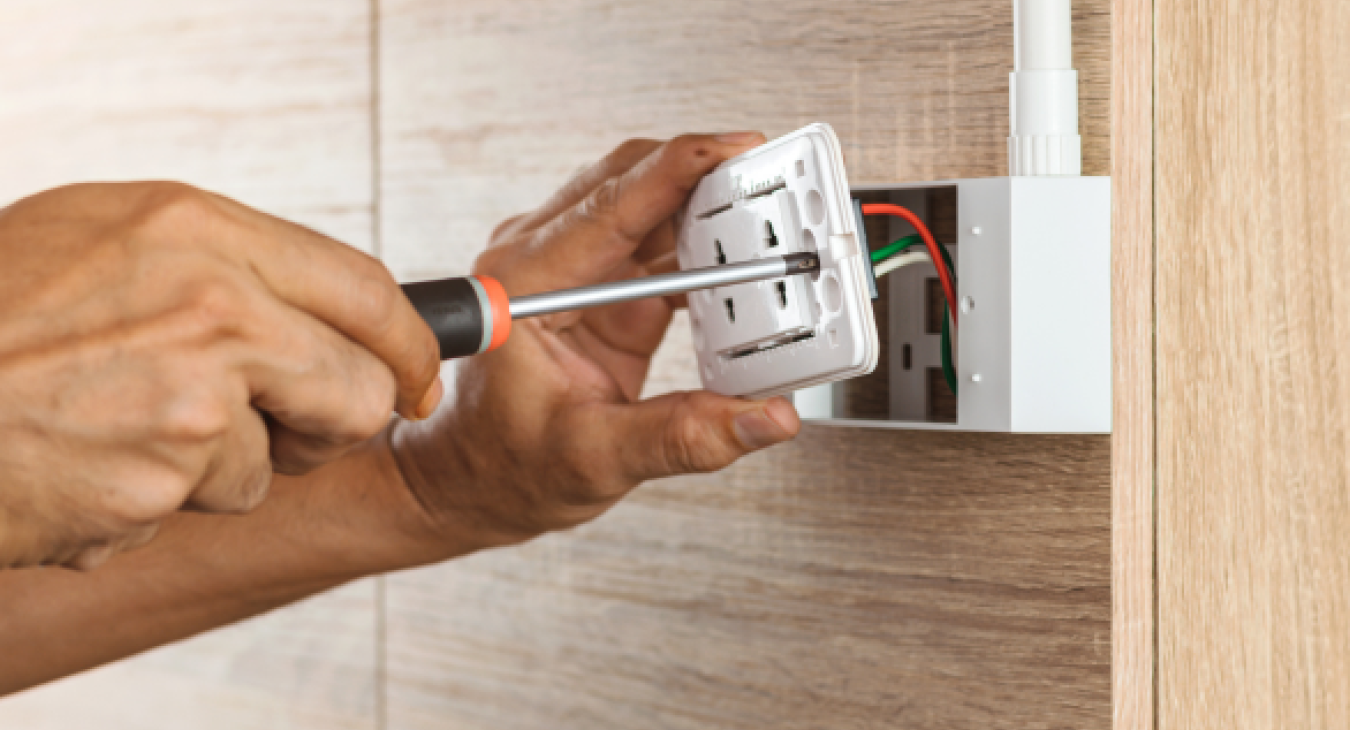 Electrical outlet sparking when plugging something in - Electrical Faults Fixed